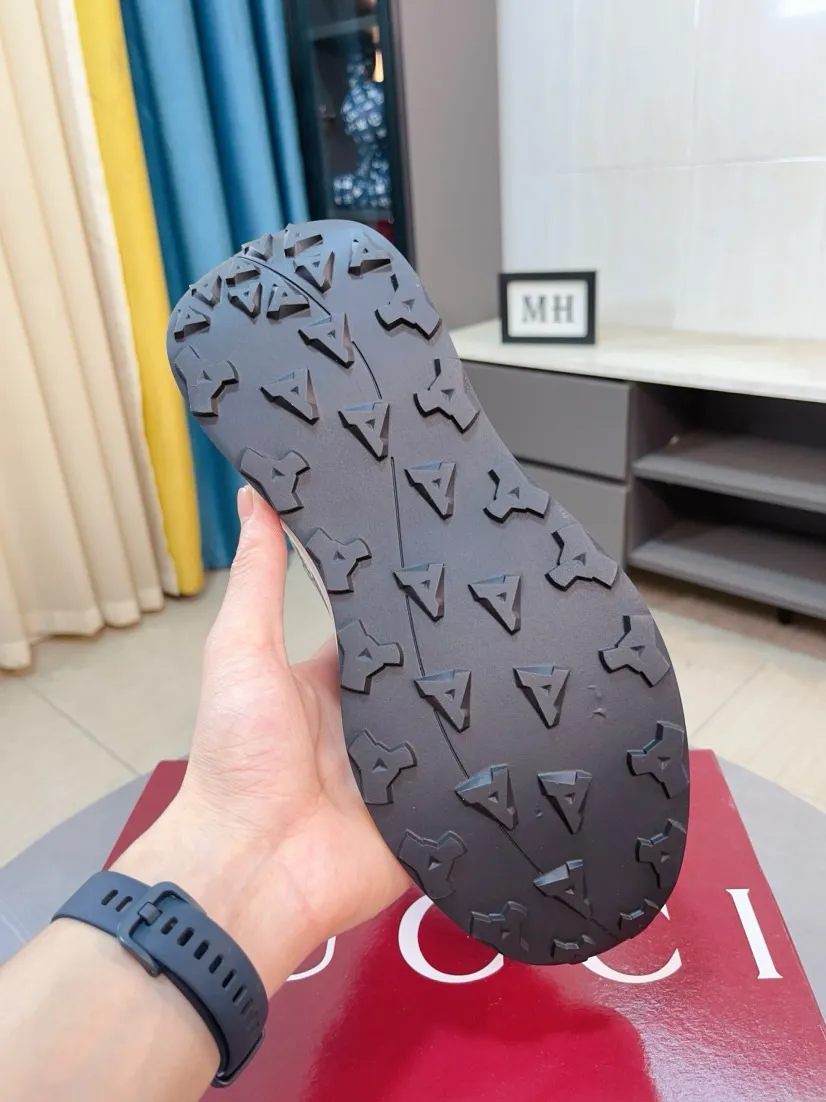 Men's shoes 💰440🌹🌹GUCCI [Gucci] New high-end brand of men's shoes, the latest fashionable casual men's shoes, trendy and versatile style, relaxed and sporty style, uppers imported from Italy, first-layer cowhide, genuine leather lining and ultra-fine workmanship. Original personalized fashionable rubber wear-resistant outsole, light and comfortable on the foot, size 38-44